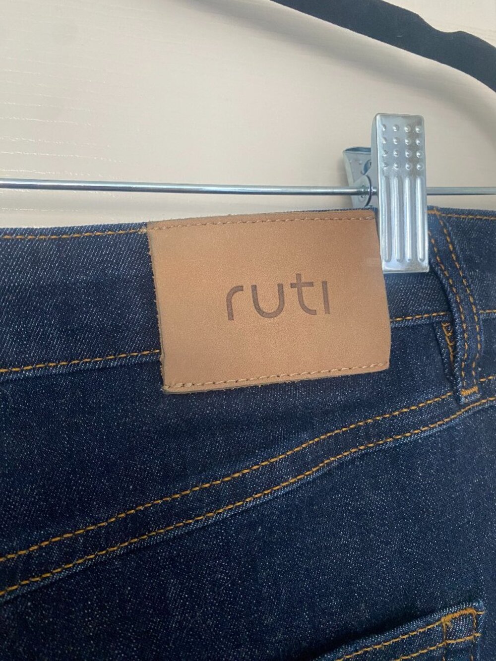 Ruti | The Classic Barrel Leg Jeans - Picture 7 of 12